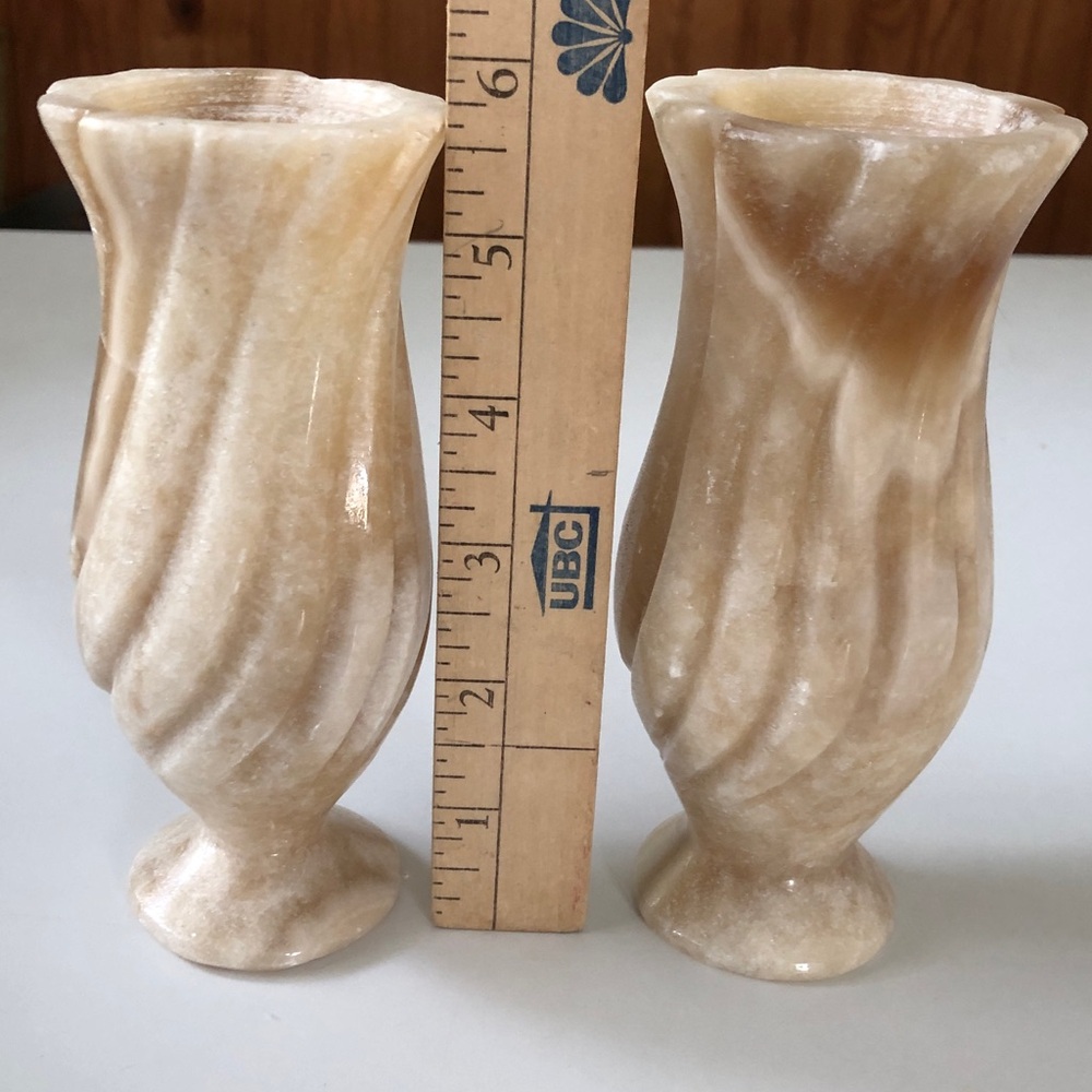 Hand-Carved Alabaster Vase Pair in Cream and Tan - Picture 9 of 11